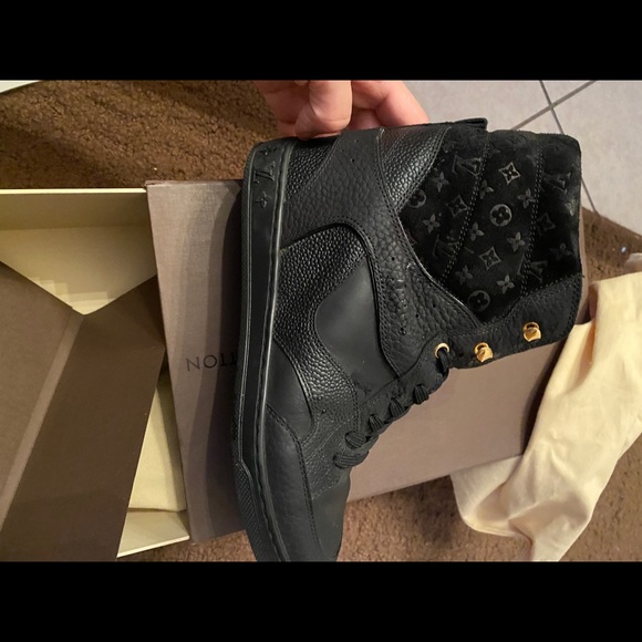 LV Tenis shoes - Picture 3 of 3